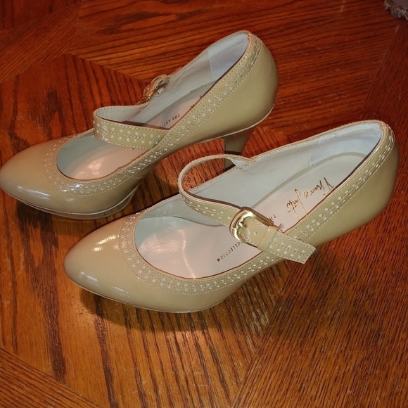 Franco Sarto Patent Platform Heels - Picture 1 of 8